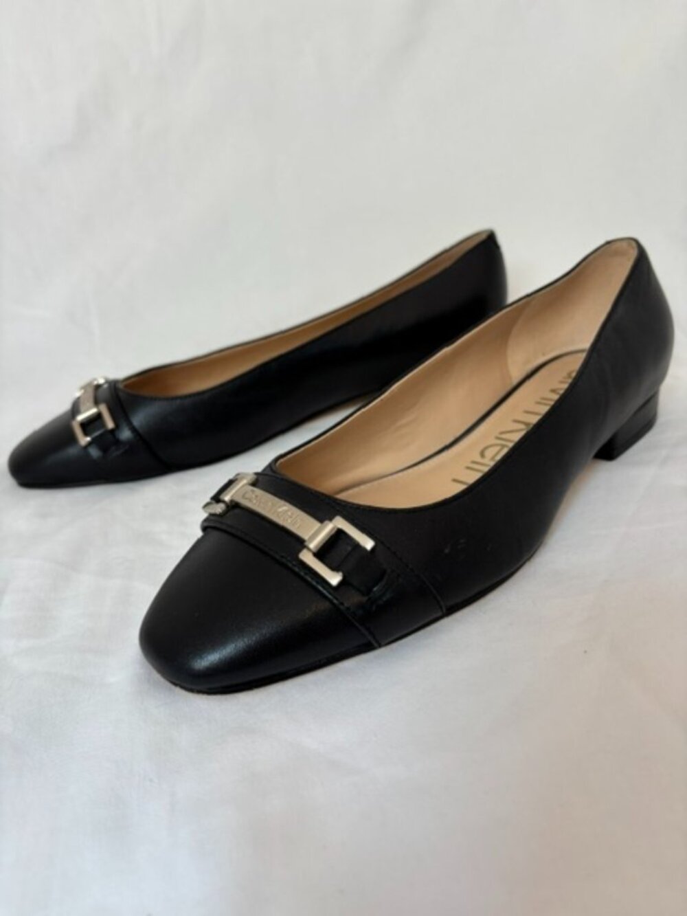 Calvin Klein Crystil Black Leather Ballet Flat w/Silver Logo Plate & Buckle 9.5M